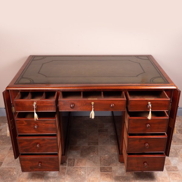 Fine Quality Early 19th Century Mahogany Desk