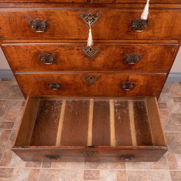 18thC Walnut Chest Of Drawers